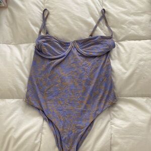 Acacia one piece. Gently worn. Thinner material, size petite. Good condition